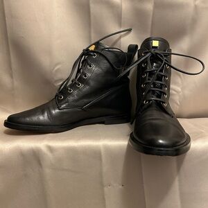 Women’s Stuart Weitzman “Ryder” Black Leather Lace Front Ankle Bootie Sz.9